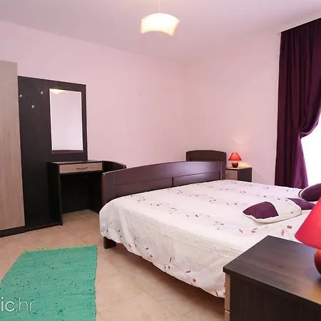 شقة Matej Ražanj